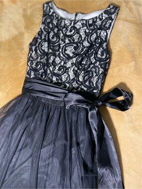 Jessica Howard Black and White Lace Party Gown SIZE 4